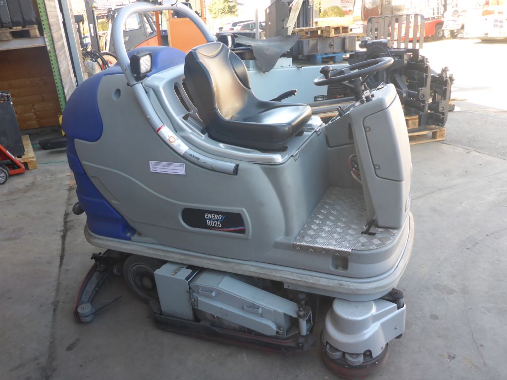 Dulevo-RO 25-100-Scheuersaugmaschine-www.stapler-graf.de