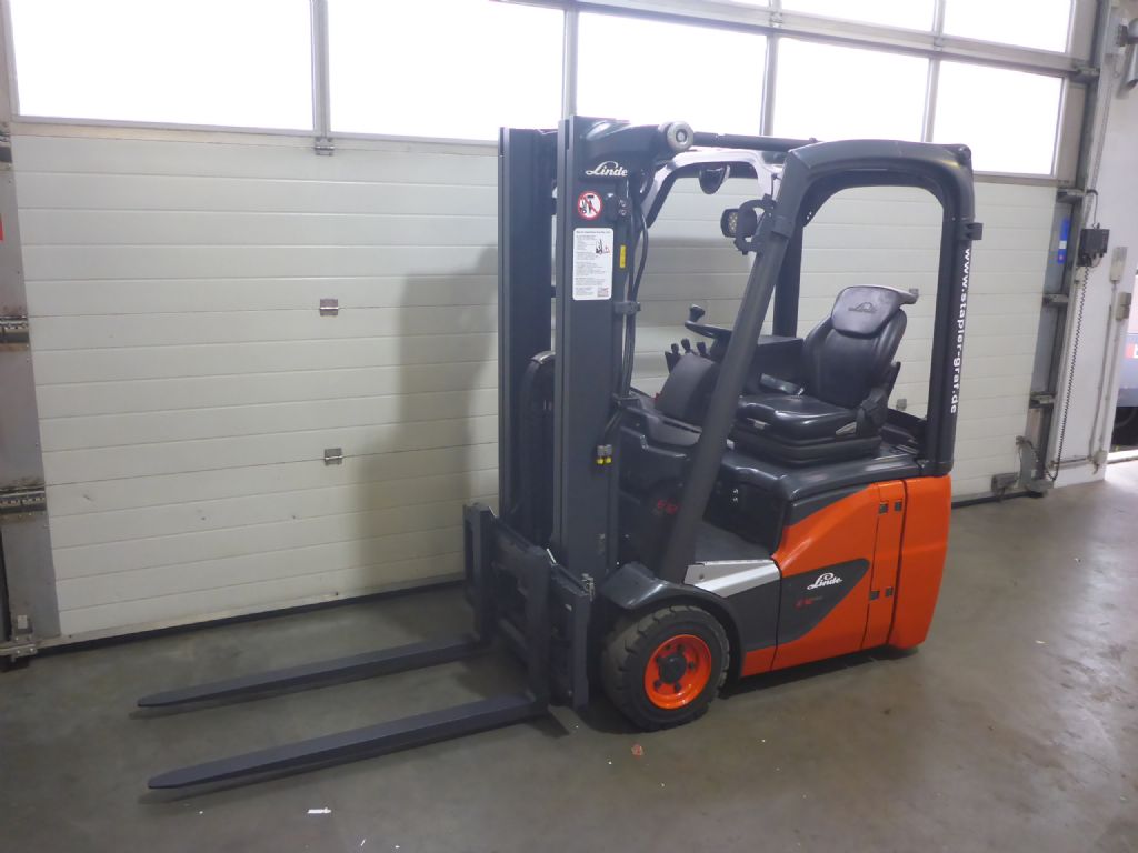 Linde-E12-Elektro 3 Rad-Stapler-www.stapler-graf.de