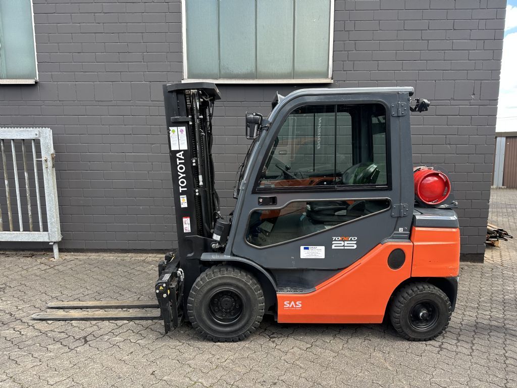 Toyota 02-8FGF25 Treibgasstapler www.graf-gabelstapler.de