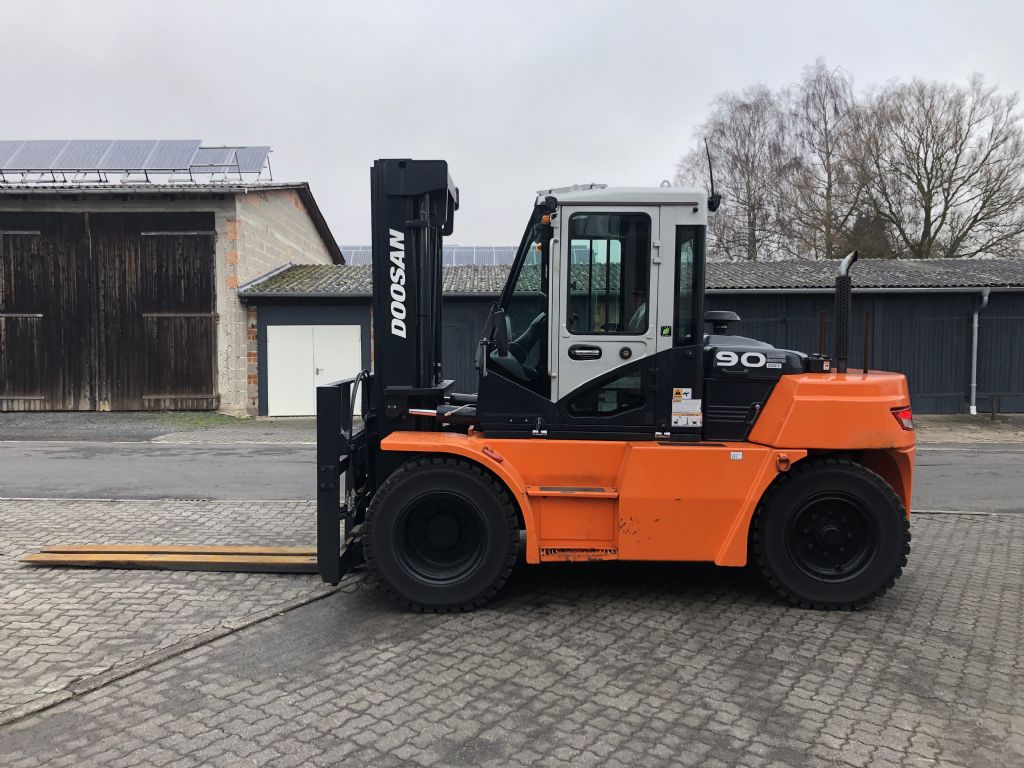 Doosan D90S-7 Dieselstapler www.graf-gabelstapler.de