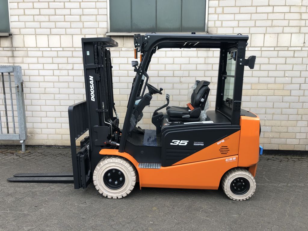 Doosan B35NS Elektro 4 Rad-Stapler www.graf-gabelstapler.de