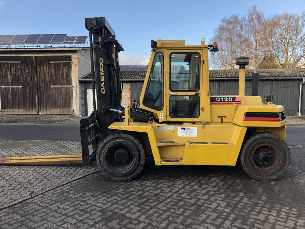 Daewoo D120 Dieselstapler www.graf-gabelstapler.de