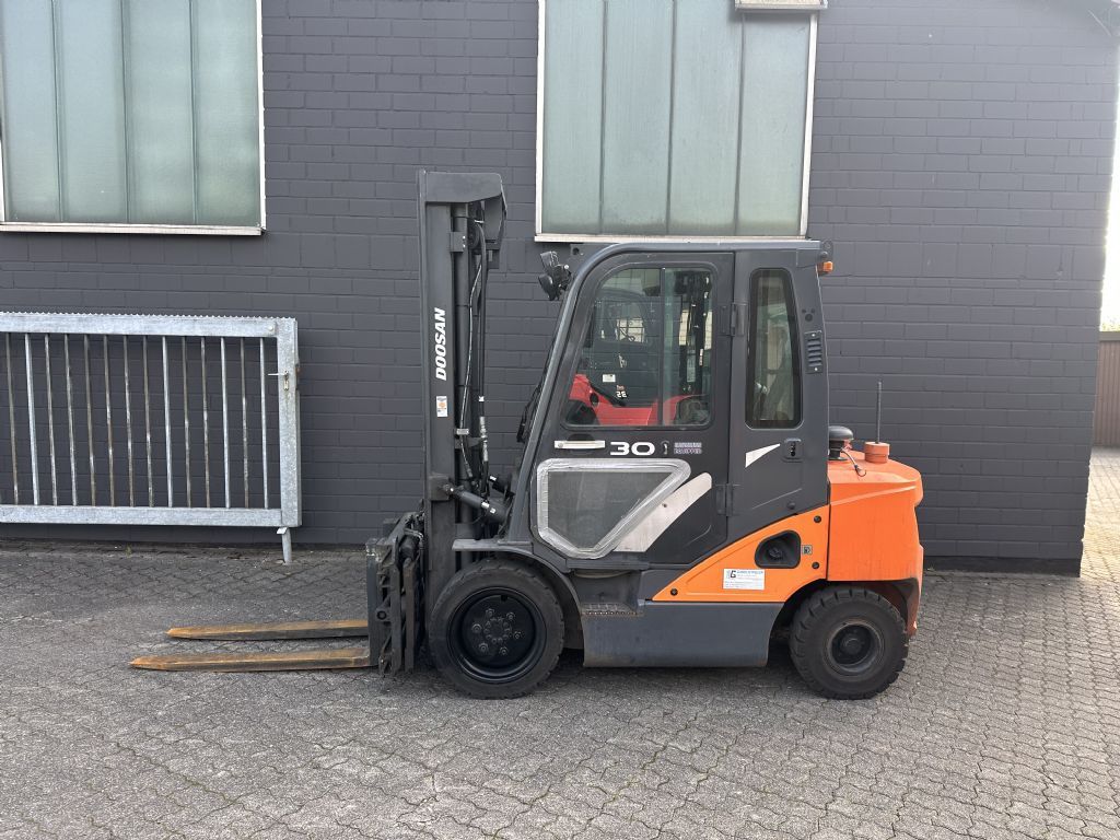 Doosan D30S-7 Dieselstapler www.graf-gabelstapler.de
