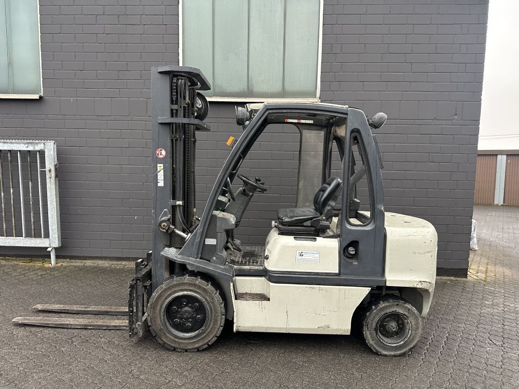 Nissan YG1D2A30Q Dieselstapler www.graf-gabelstapler.de