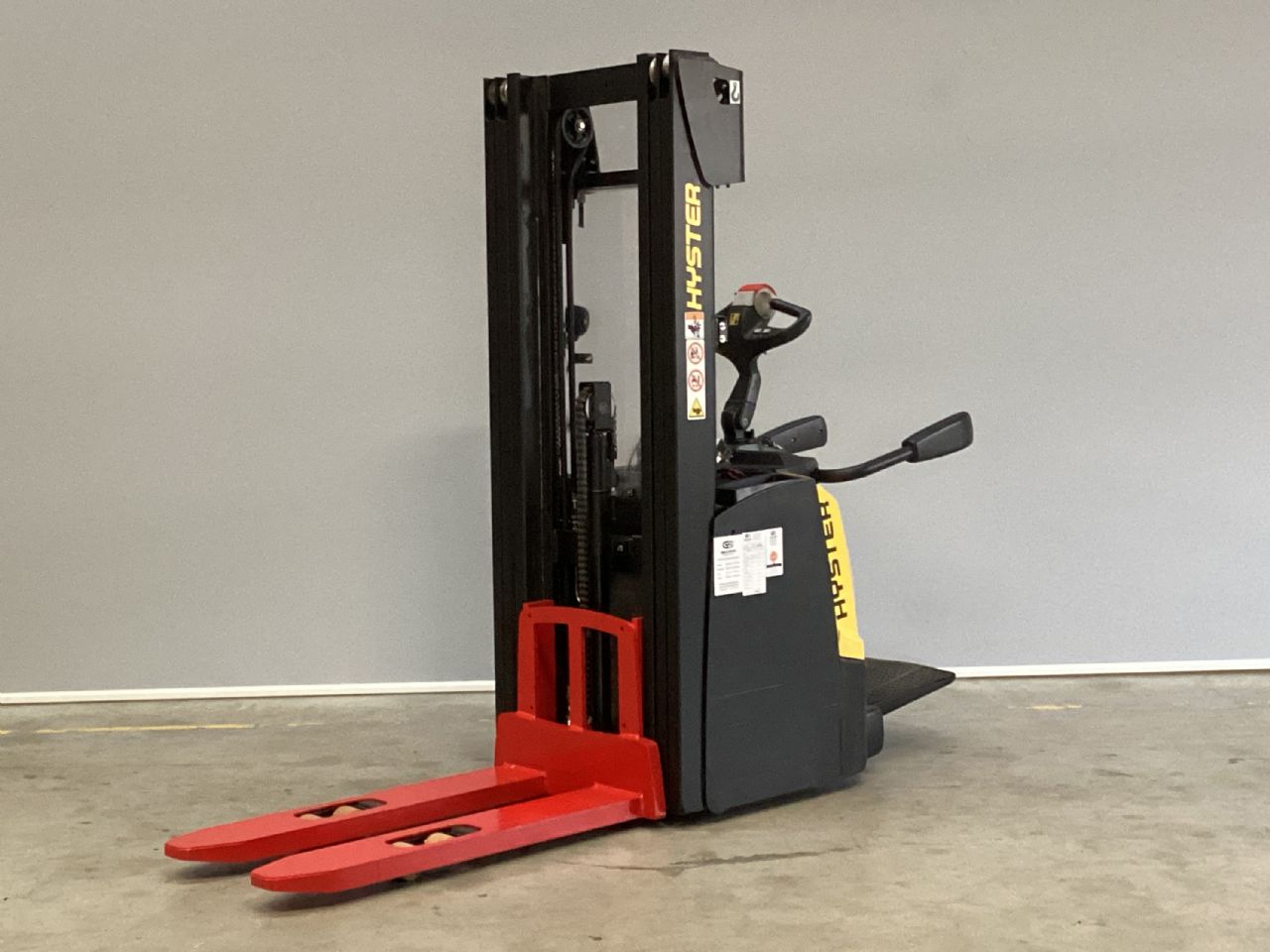 Hyster-S1.6S-Deichselstapler-www.gs-gabelstapler.de