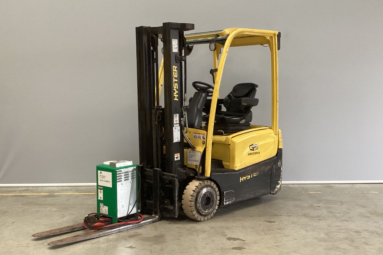 Hyster-J1.5XNT SWB-Elektro 3 Rad-Stapler-www.gs-gabelstapler.de