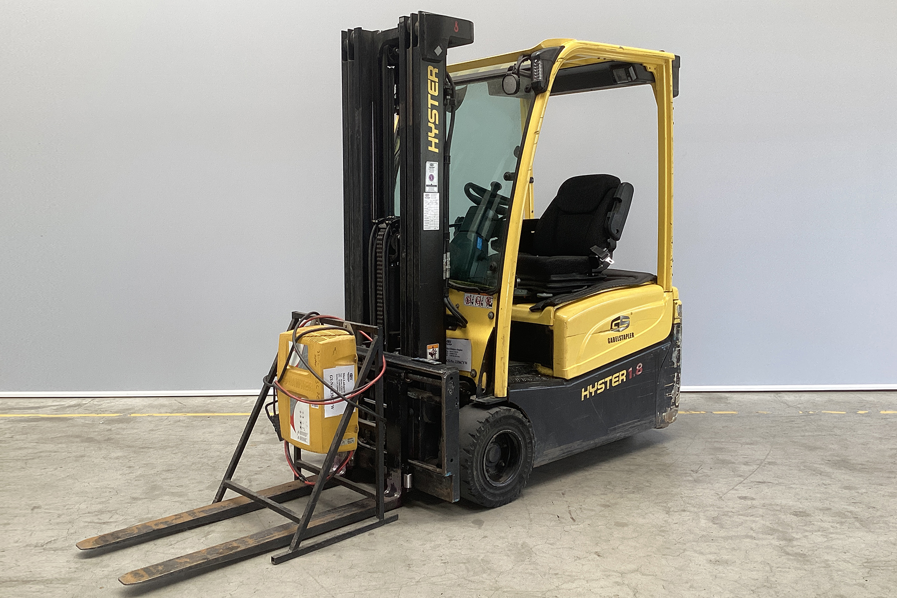 Hyster-J1.8XNT-Elektro 3 Rad-Stapler-www.gs-gabelstapler.de