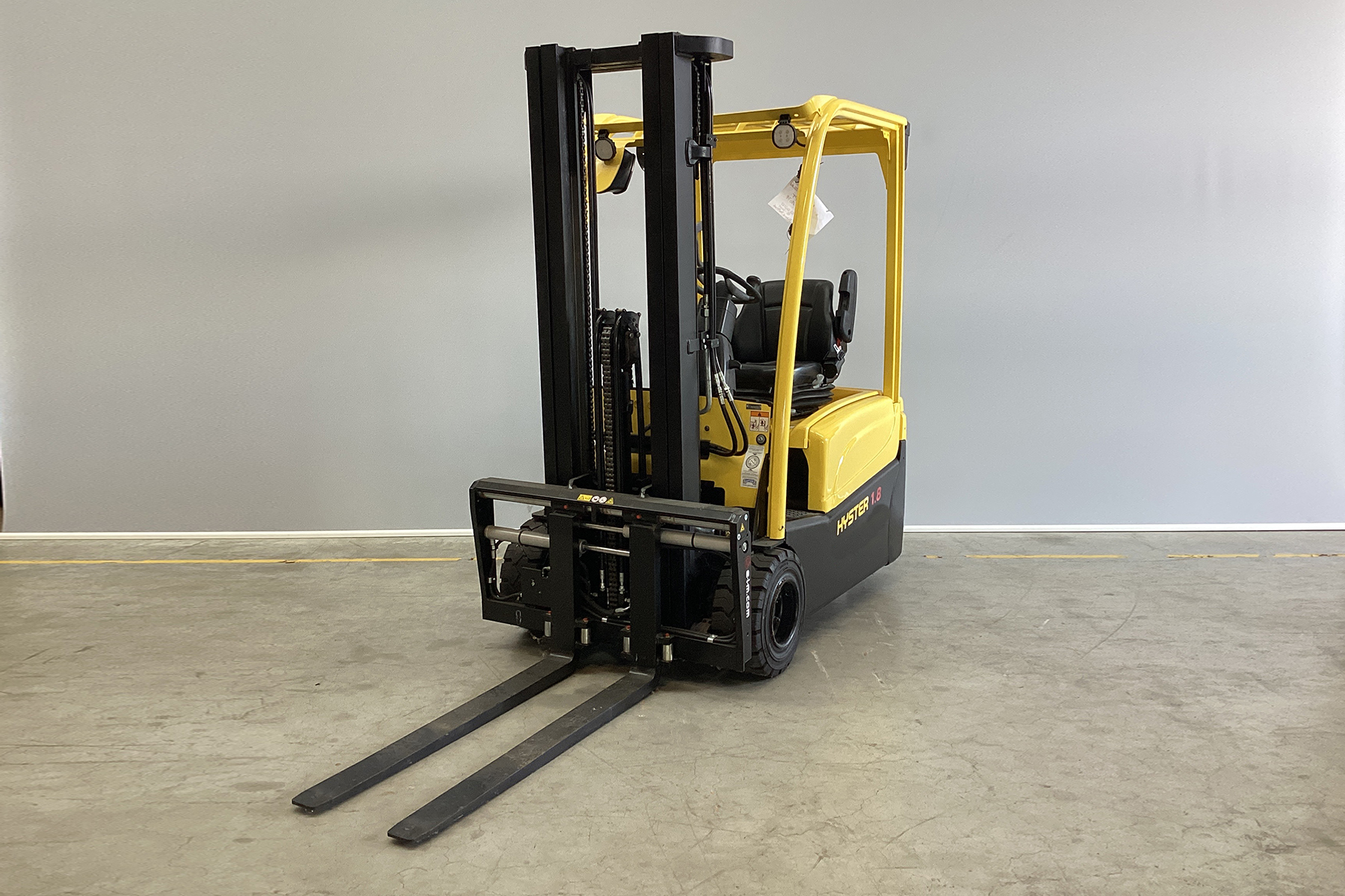 Hyster-J1.8XNT-Elektro 3 Rad-Stapler-www.gs-gabelstapler.de