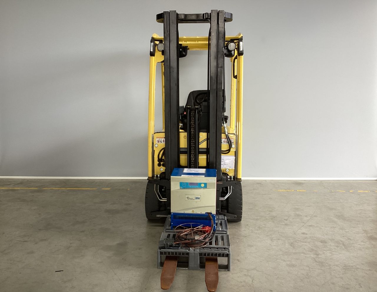 Hyster-J1.60XNT MWB-Elektro 3 Rad-Stapler-www.gs-gabelstapler.de
