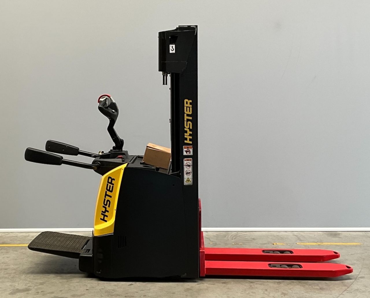 Hyster-S1.2SIL-Deichselstapler-www.gs-gabelstapler.de