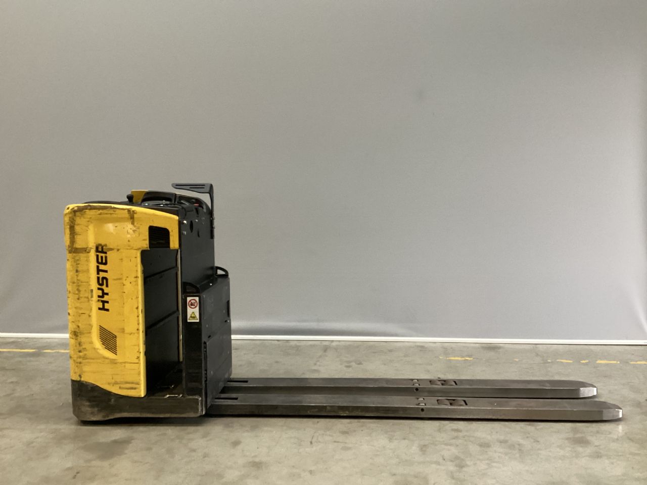 Hyster-RP2.5N/L-Quersitzstapler-www.gs-gabelstapler.de