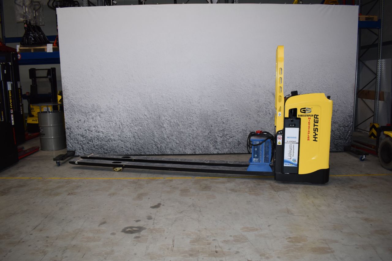 Hyster-RP2.5N/LL-Quersitzstapler-www.gs-gabelstapler.de