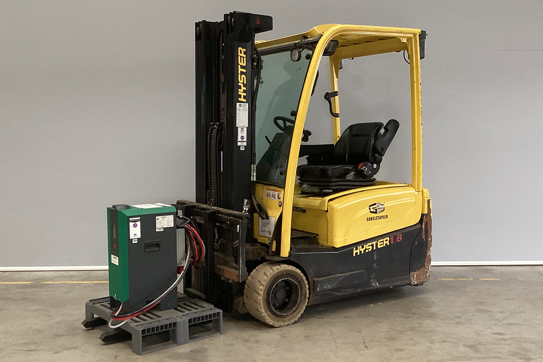 Hyster-J1.8XNT/MWB-Elektro 3 Rad-Stapler-www.gs-gabelstapler.de