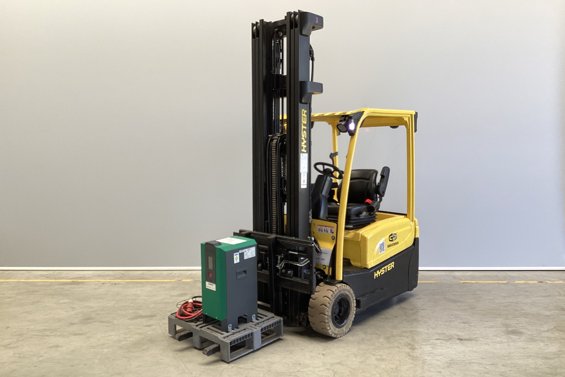 Hyster-J2.0XNT-Elektro 3 Rad-Stapler-www.gs-gabelstapler.de