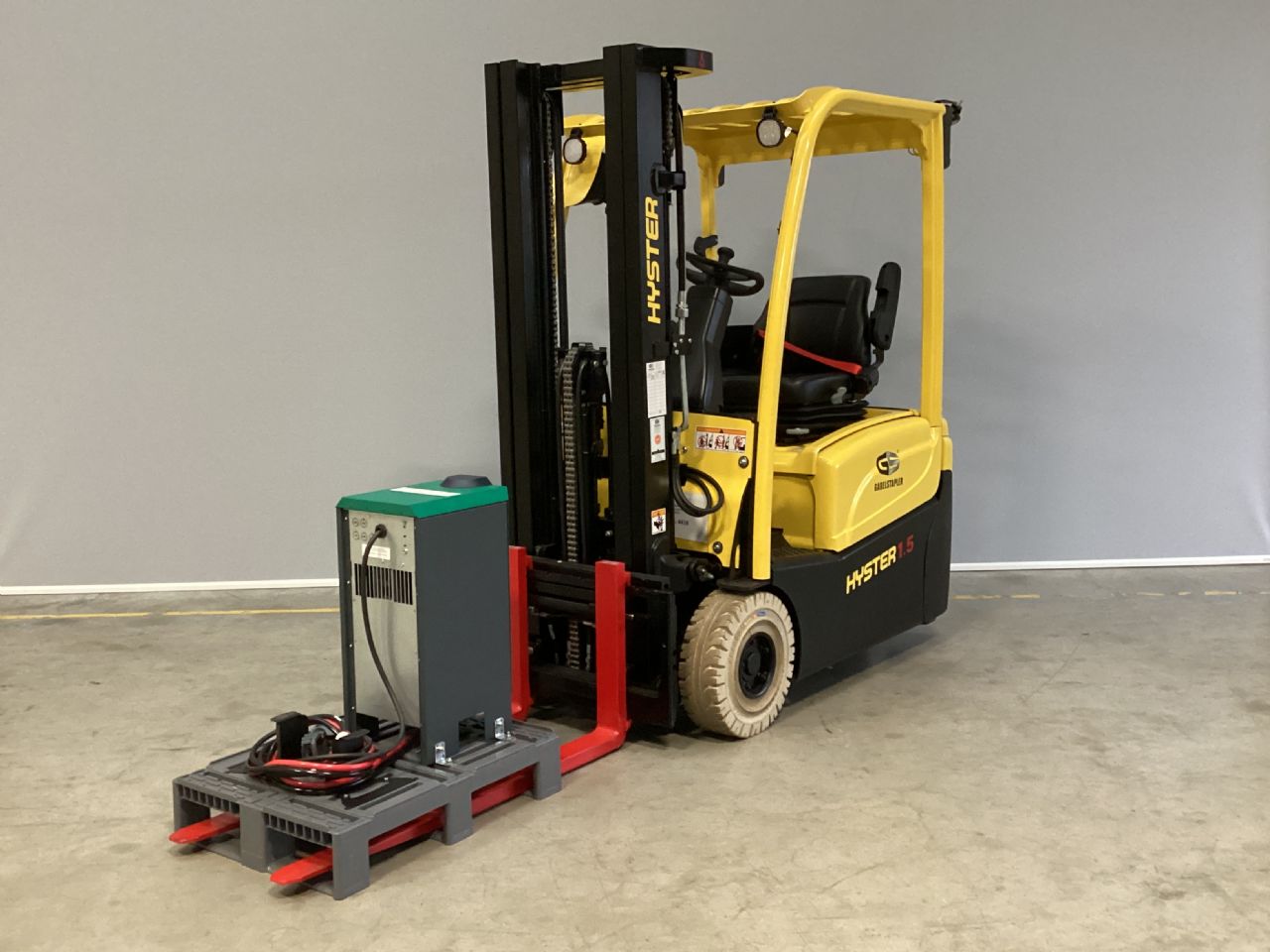 Hyster-J1.5XNT-Elektro 3 Rad-Stapler-www.gs-gabelstapler.de