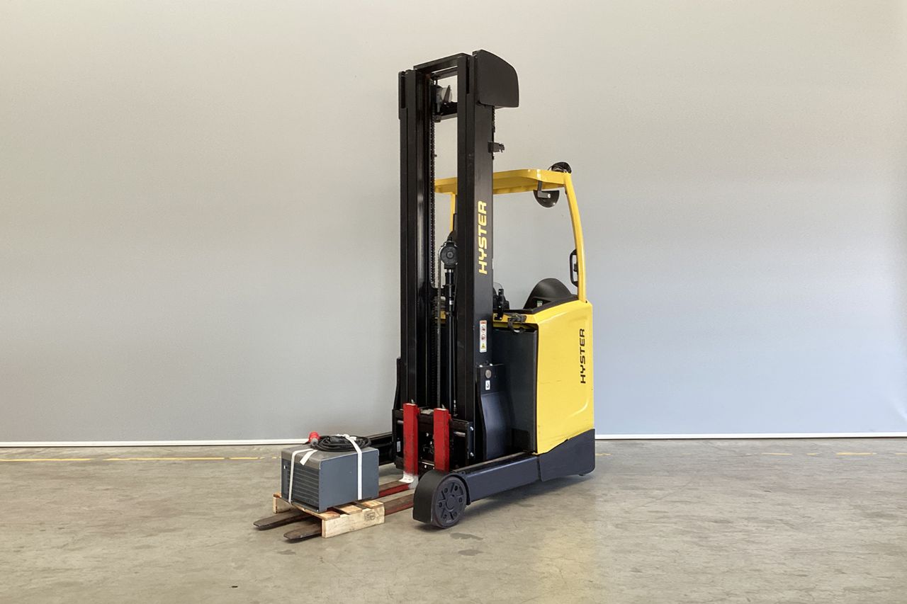 Hyster-R1.4-Schubmaststapler-www.gs-gabelstapler.de