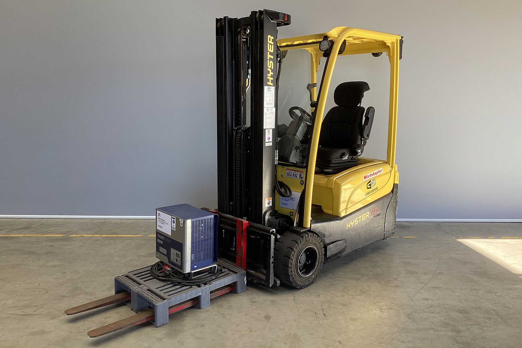 Hyster-J1.80XNT MWB-Elektro 3 Rad-Stapler-www.gs-gabelstapler.de