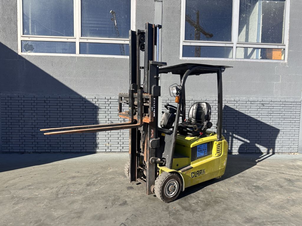 Clark GTX16 Baujahr 2011 Stunden 3629 HH 3,08M Duplex Elektro 3 Rad-Stapler www.gst-logistic.com