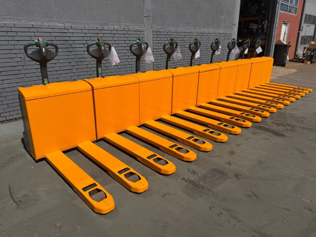 Jungheinrich EJE 220 Stunden 4200 /100x Vorhanden Akku 2024 Niederhubwagen www.gst-logistic.com Jungheinrich EJE 220 Stunden 4200 /100x Vorhanden Akku 2024 Niederhubwagen www.gst-logistic.com