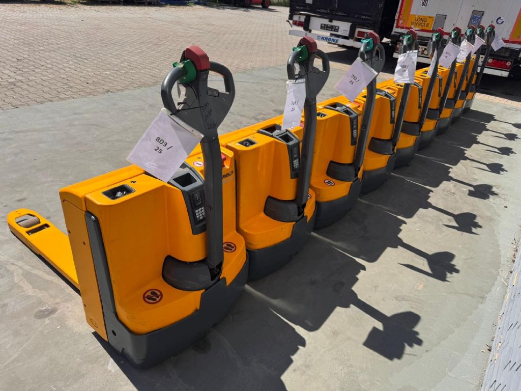 Jungheinrich EJE 220 Stunden 4200 /100x Vorhanden Akku 2024 Niederhubwagen www.gst-logistic.com Jungheinrich EJE 220 Stunden 4200 /100x Vorhanden Akku 2024 Niederhubwagen www.gst-logistic.com