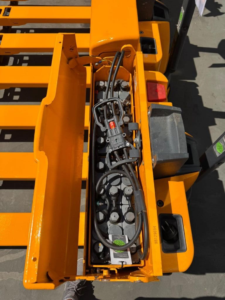 Jungheinrich EJE 220 Stunden 4200 /100x Vorhanden Akku 2024 Niederhubwagen www.gst-logistic.com Jungheinrich EJE 220 Stunden 4200 /100x Vorhanden Akku 2024 Niederhubwagen www.gst-logistic.com