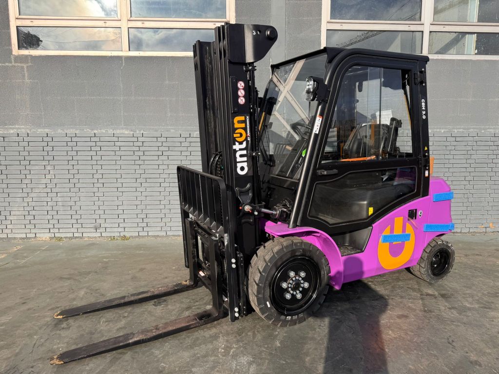 AntOn CBH 3.0 Baujahr 2025/ TRIPLEX/ NEUFAHRZEUG Elektro 4 Rad-Stapler www.gst-logistic.com