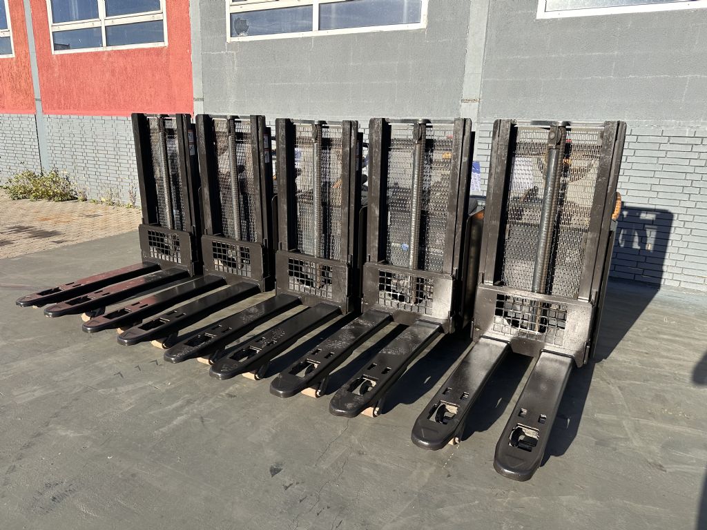 Crown DT 3040 Baujahr 2019/  HH 2,1M /  5 X Vorhanden Hochhubwagen www.gst-logistic.com