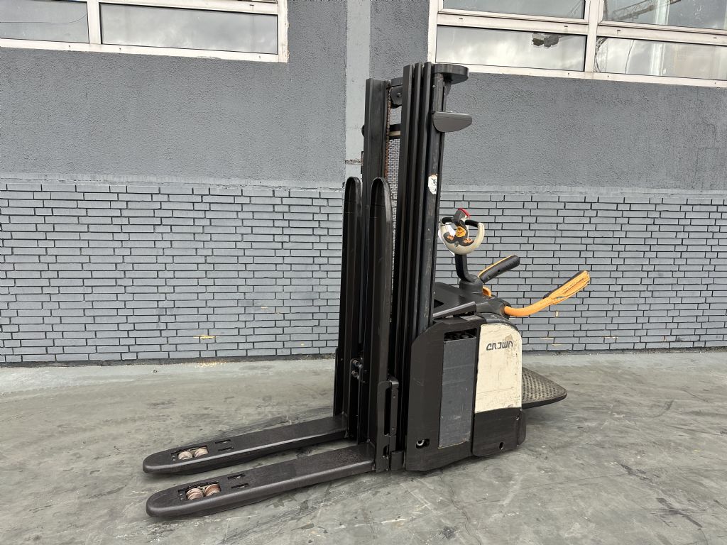 Crown ETi 4000 Baujahr 2013/  HH 4,75M / Triplex / Initialhub  Akku 2013 Hochhubwagen www.gst-logistic.com