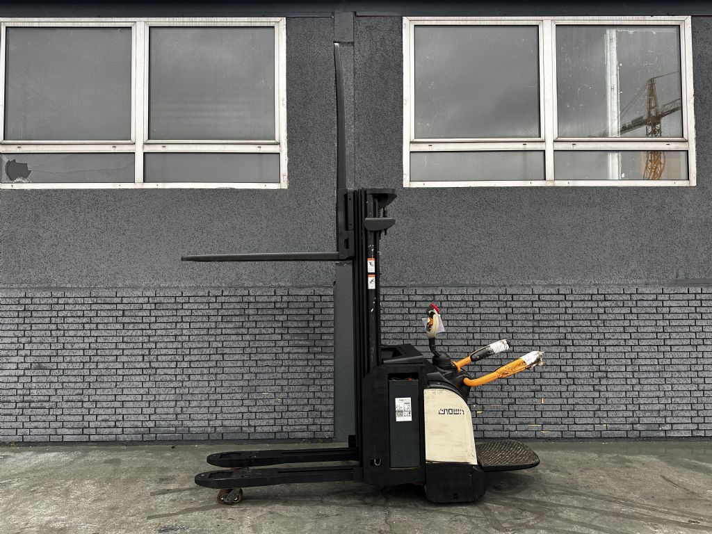 Crown ETi 4000 Baujahr 2015/  HH 4,75M / Triplex / Initialhub  Akku 2020 Hochhubwagen www.gst-logistic.com