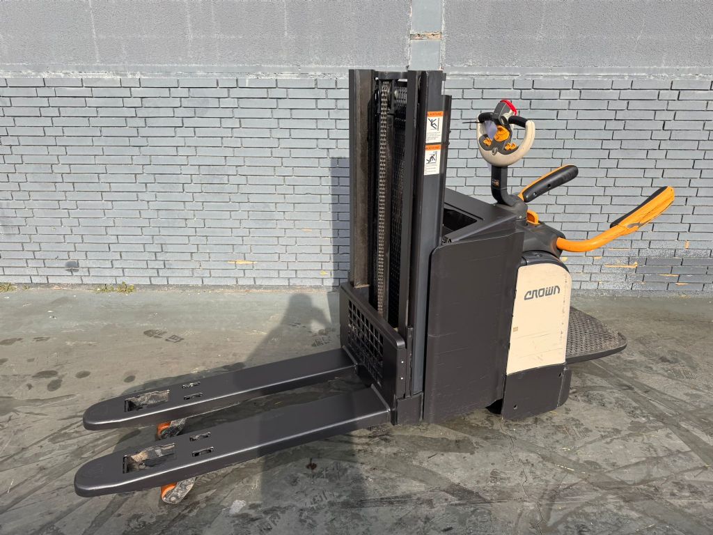 Crown DT 3040 Baujahr 2018/  Stunden 4256 Akku 2022 Hochhubwagen www.gst-logistic.com