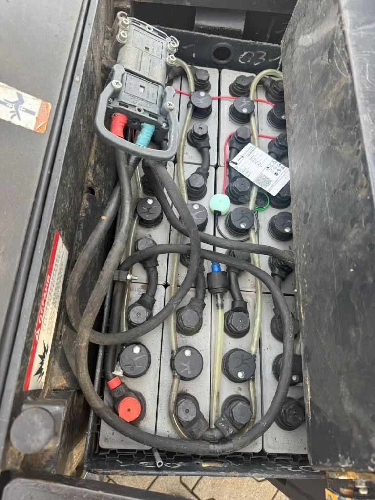 Crown DT 3040 Baujahr 2018/ Stunden 5190 Akku 2022 Hochhubwagen www.gst-logistic.com Crown DT 3040 Baujahr 2018/ Stunden 5190 Akku 2022 Hochhubwagen www.gst-logistic.com