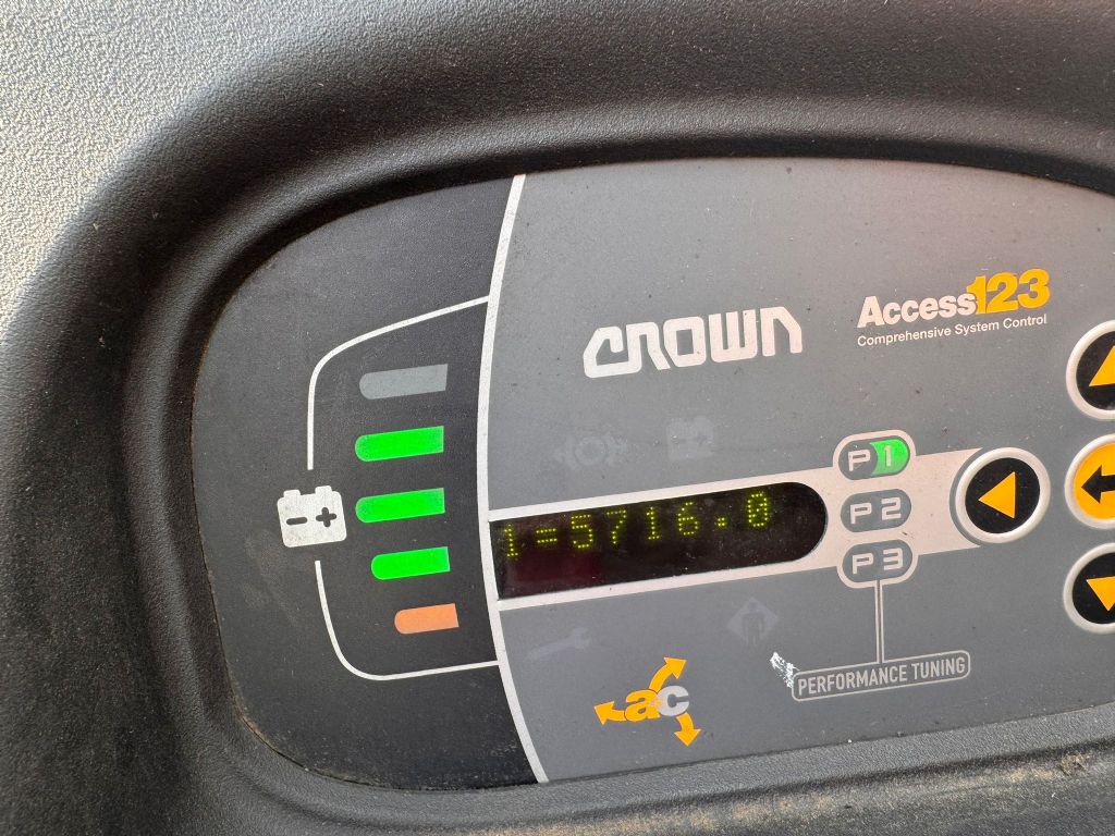 Crown DT 3040 Baujahr 2019/ Stunden 5716 Akku 2022 Hochhubwagen www.gst-logistic.com Crown DT 3040 Baujahr 2019/ Stunden 5716 Akku 2022 Hochhubwagen www.gst-logistic.com