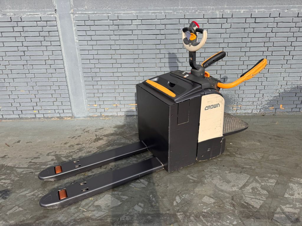 Crown WT 3040 Baujahr 2018/ Stunden 4526 Akku Bj 2019 Hochhubwagen www.gst-logistic.com