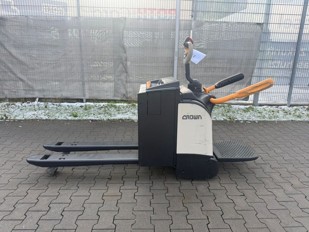 Crown WT 3040 Baujahr 2018/ Stunden 4421 Akku Bj 2019 Hochhubwagen www.gst-logistic.com