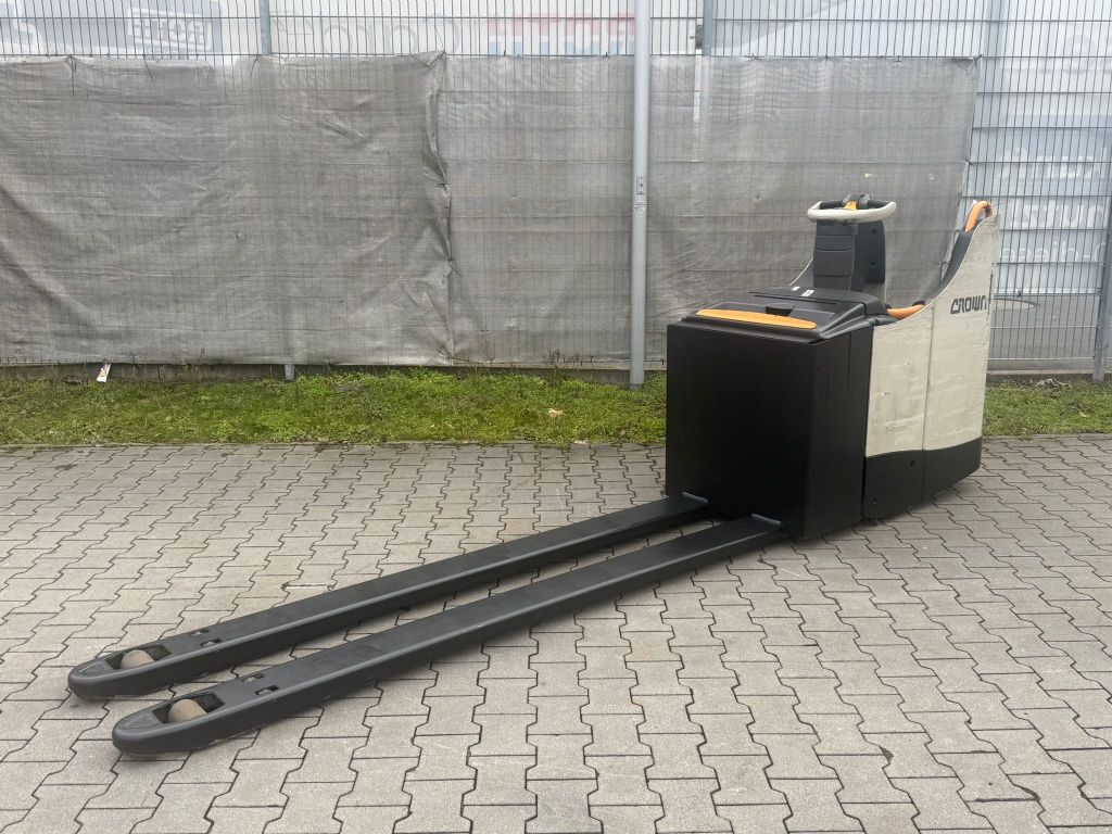 Crown WT 3040 Baujahr 2019/ Gabell�nge 2400 Hochhubwagen www.gst-logistic.com