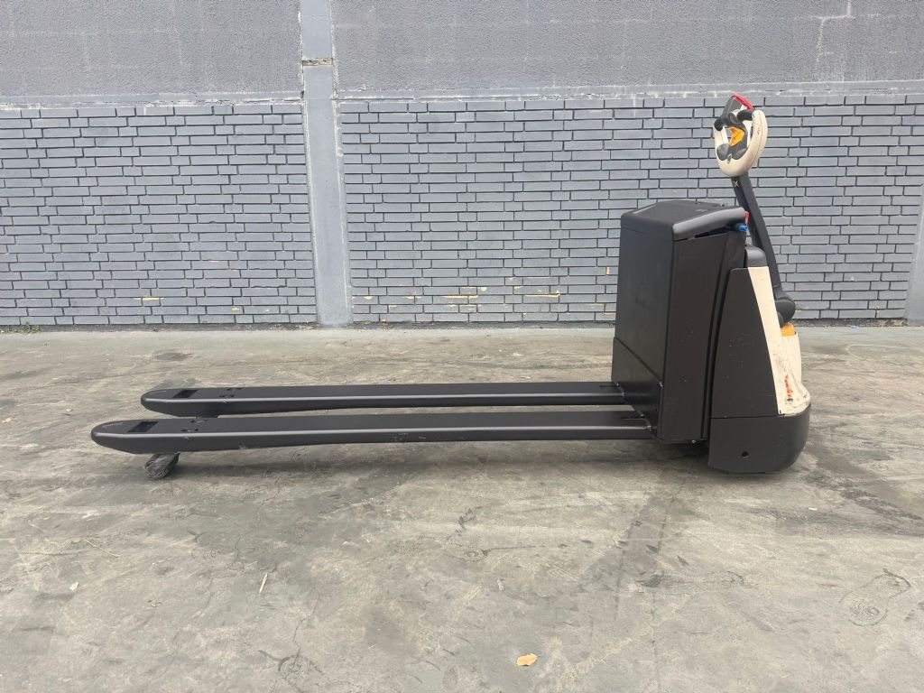 Crown WP 3020 Baujahr 2015/Std. 1955 Gabell�nge 2000 Niederhubwagen www.gst-logistic.com