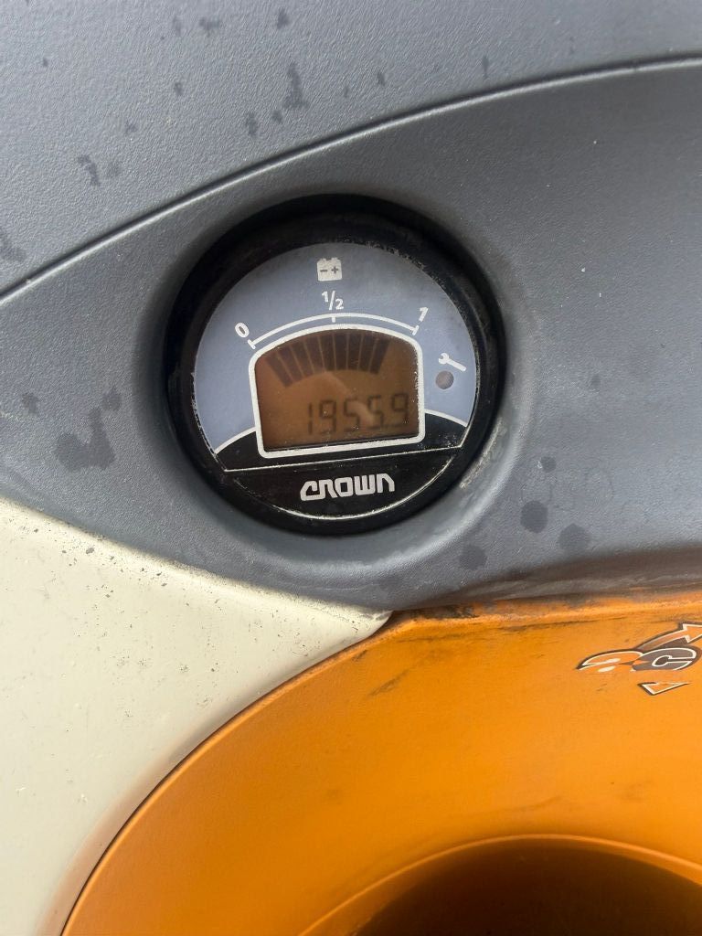 Crown WP 3020 Baujahr 2015/Std. 1955 Gabellänge 2000 Niederhubwagen www.gst-logistic.com Crown WP 3020 Baujahr 2015/Std. 1955 Gabellänge 2000 Niederhubwagen www.gst-logistic.com