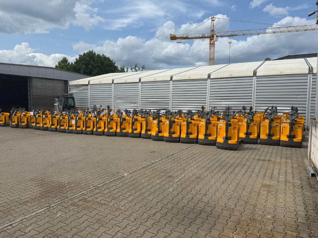 Jungheinrich EJE 220 Baujahr 2015 100x vorhanden ! Aktion Preis ! Niederhubwagen www.gst-logistic.com