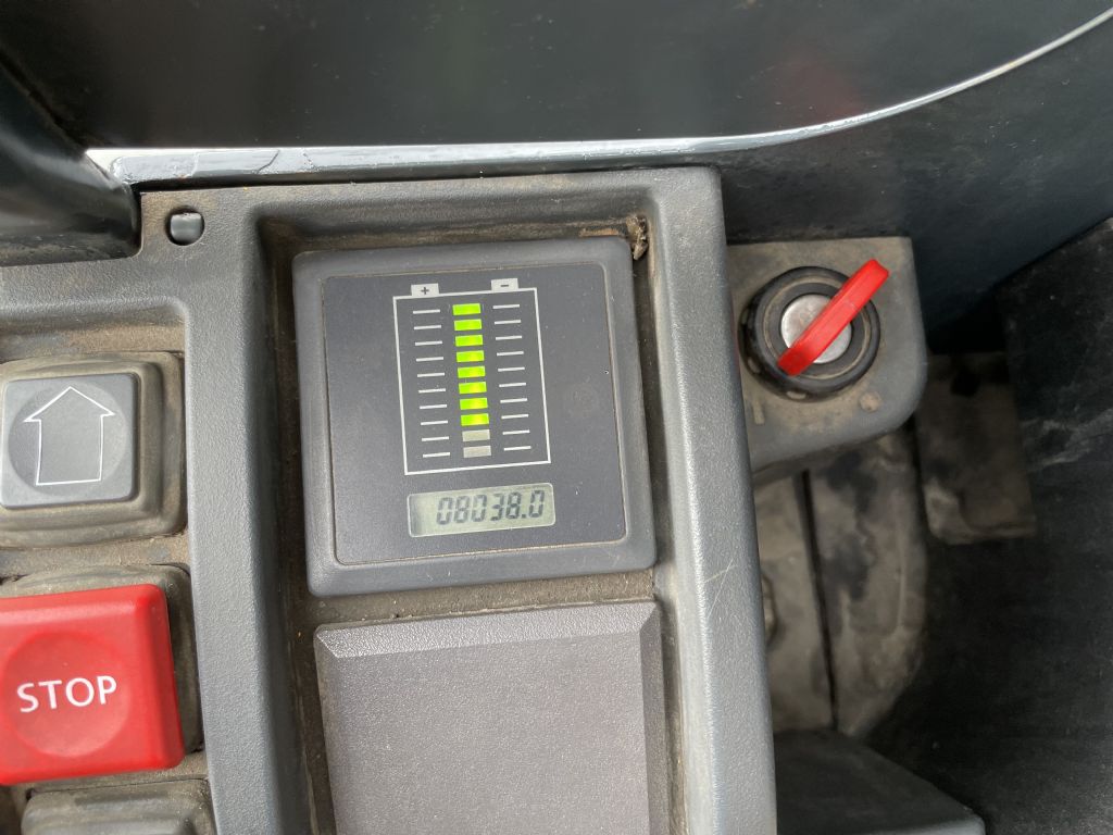 Jungheinrich ECE 220 Baujahr 2007 Stunden 8038 / Akku 2016 Niederhubkommissionierer www.gst-logistic.com Jungheinrich ECE 220 Baujahr 2007 Stunden 8038 / Akku 2016 Niederhubkommissionierer www.gst-logistic.com