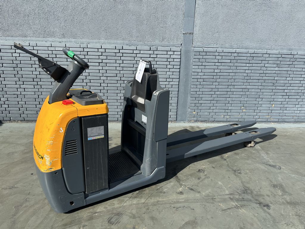 Jungheinrich ECE 225 Baujahr 2011 Stunden 8273 Akku 2016 Niederhubkommissionierer www.gst-logistic.com Jungheinrich ECE 225 Baujahr 2011 Stunden 8273 Akku 2016 Niederhubkommissionierer www.gst-logistic.com