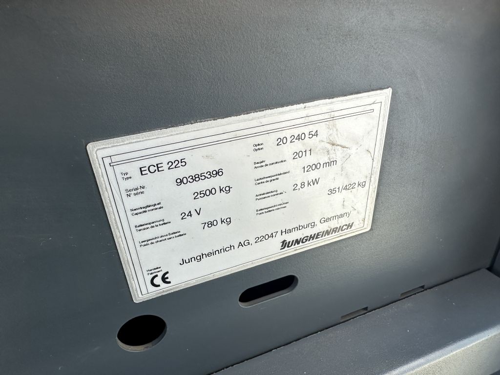 Jungheinrich ECE 225 Baujahr 2011 Stunden 8273 Akku 2016 Niederhubkommissionierer www.gst-logistic.com Jungheinrich ECE 225 Baujahr 2011 Stunden 8273 Akku 2016 Niederhubkommissionierer www.gst-logistic.com