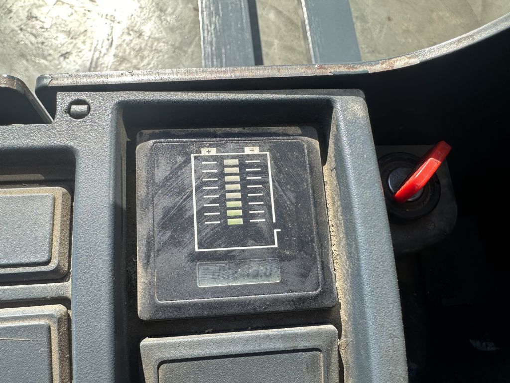 Jungheinrich ECE 225 Baujahr 2011 Stunden 8273 Akku 2016 Niederhubkommissionierer www.gst-logistic.com Jungheinrich ECE 225 Baujahr 2011 Stunden 8273 Akku 2016 Niederhubkommissionierer www.gst-logistic.com