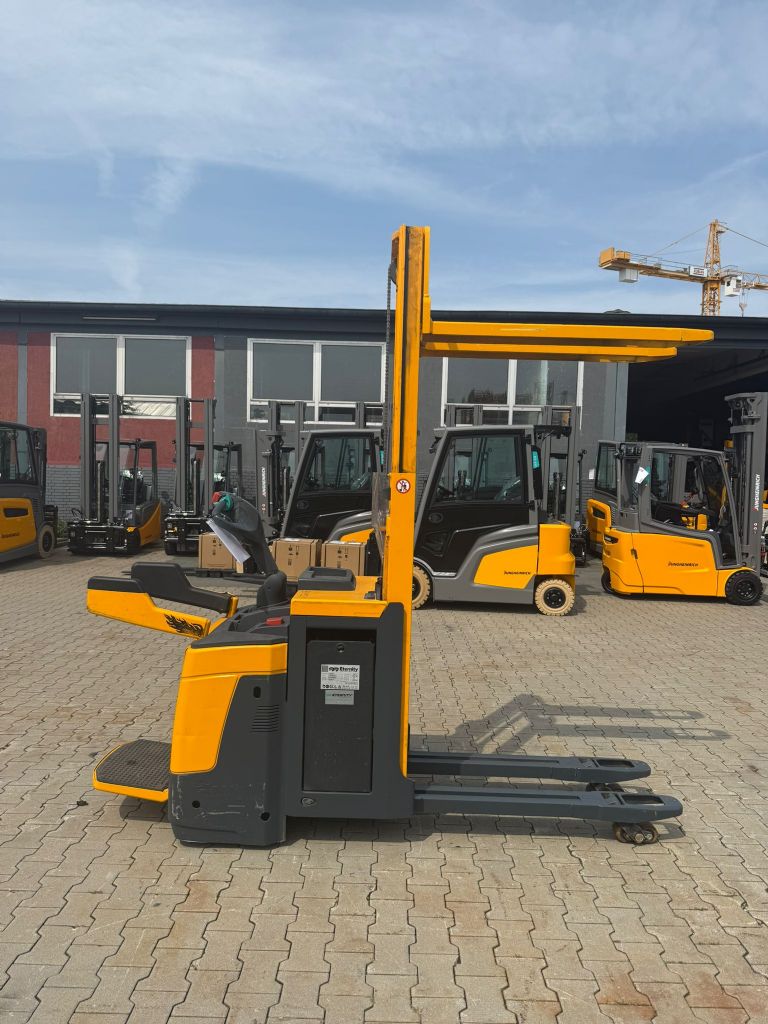 Jungheinrich ERD 220 Baujahr 2015/HH 2100/Akku 2017  Hochhubwagen www.gst-logistic.com