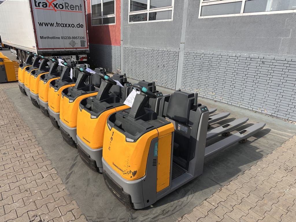 Jungheinrich ECE 225 Baujahr 2016/ Forks 2,4M 1 X Vorhanden Niederhubkommissionierer www.gst-logistic.com