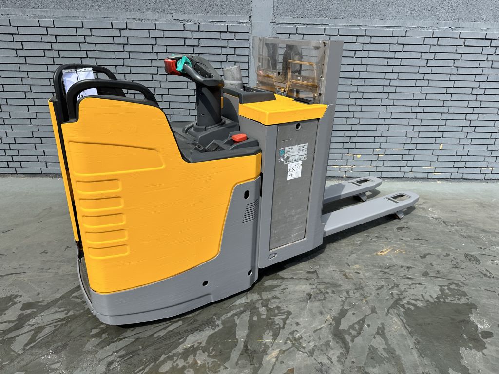 Jungheinrich ERD 220 Baujahr 2017/HH 1660/Akku 2017 / Initialhub Hochhubwagen www.gst-logistic.com Jungheinrich ERD 220 Baujahr 2017/HH 1660/Akku 2017 / Initialhub Hochhubwagen www.gst-logistic.com