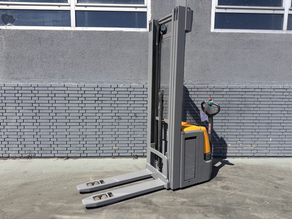 Jungheinrich EJC 216z Baujahr 2017/ TRIPLEX 6 M / Initialhub High Lift stacker www.gst-logistic.com