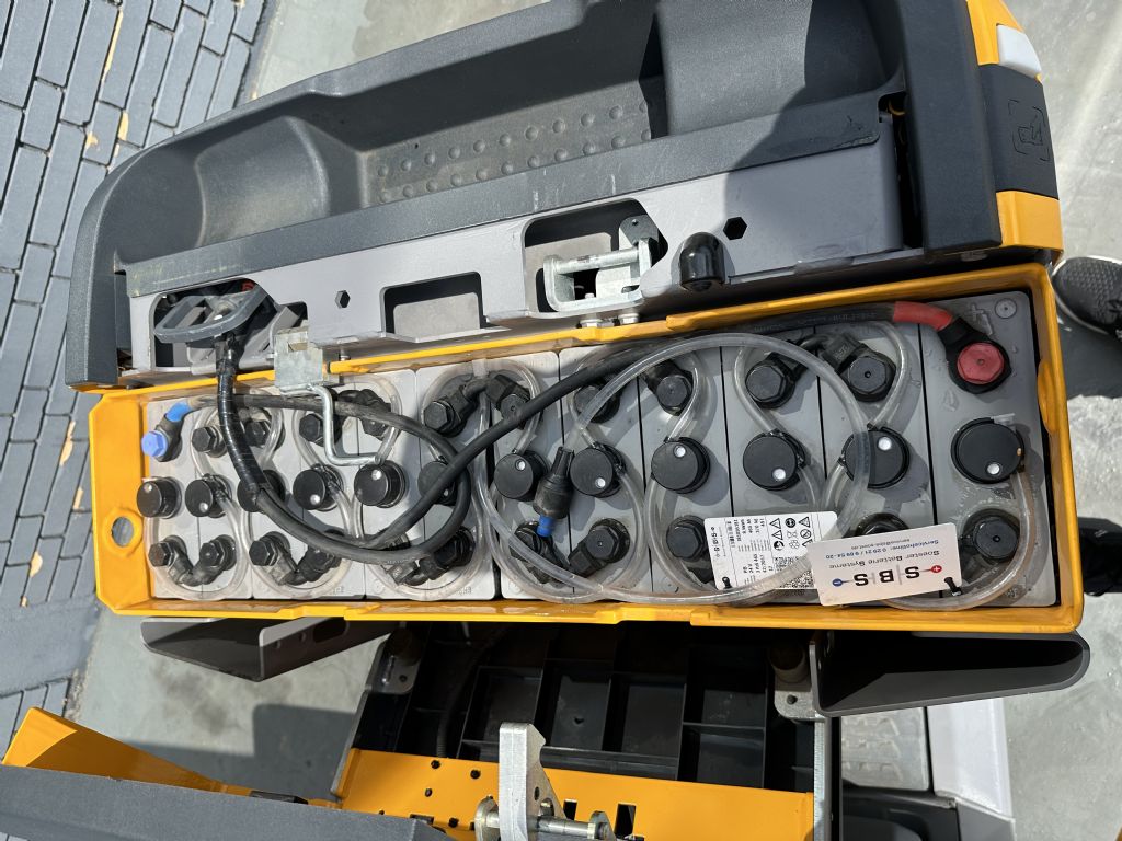 Jungheinrich ECE 320 Baujahr 2017 / Stunden 3672 / Top Zustand Niederhubkommissionierer www.gst-logistic.com Jungheinrich ECE 320 Baujahr 2017 / Stunden 3672 / Top Zustand Niederhubkommissionierer www.gst-logistic.com