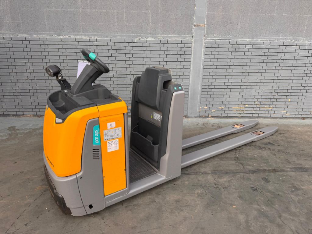 Jungheinrich ECE 225 Baujahr 2018/ Stunden 2883/ Gabel 2,4M Niederhubkommissionierer www.gst-logistic.com Jungheinrich ECE 225 Baujahr 2018/ Stunden 2883/ Gabel 2,4M Niederhubkommissionierer www.gst-logistic.com