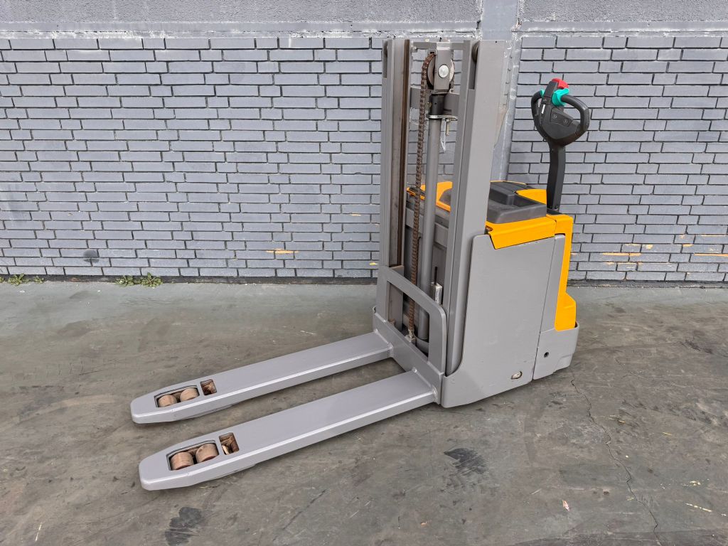 Jungheinrich EJD 220 Baujahr 2019 Stunden 3539 HH 2,1M High Lift stacker www.gst-logistic.com