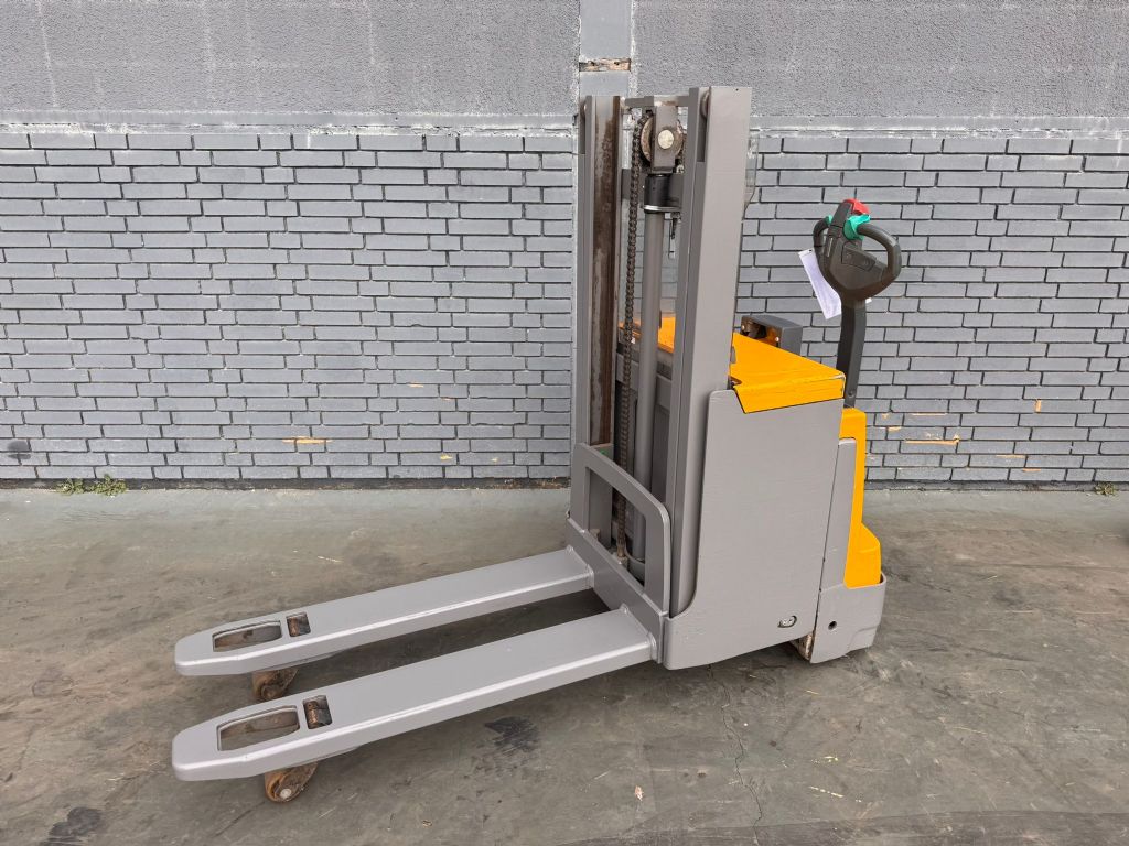 Jungheinrich EJD 220 Baujahr 2019 /HH 2,1M/  Akku 2019 High Lift stacker www.gst-logistic.com